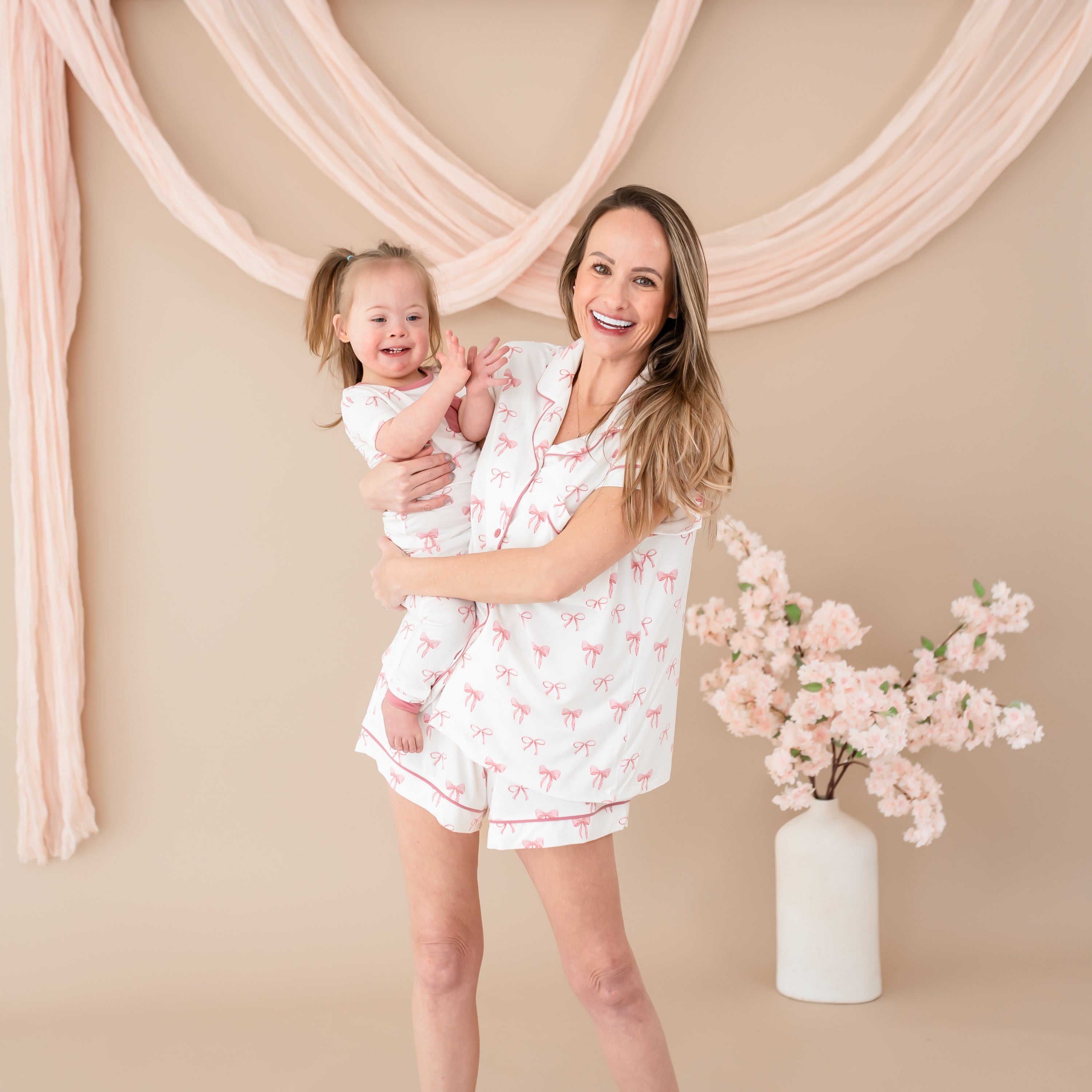Short Sleeve with Pants Pajamas in Bow - Image 3