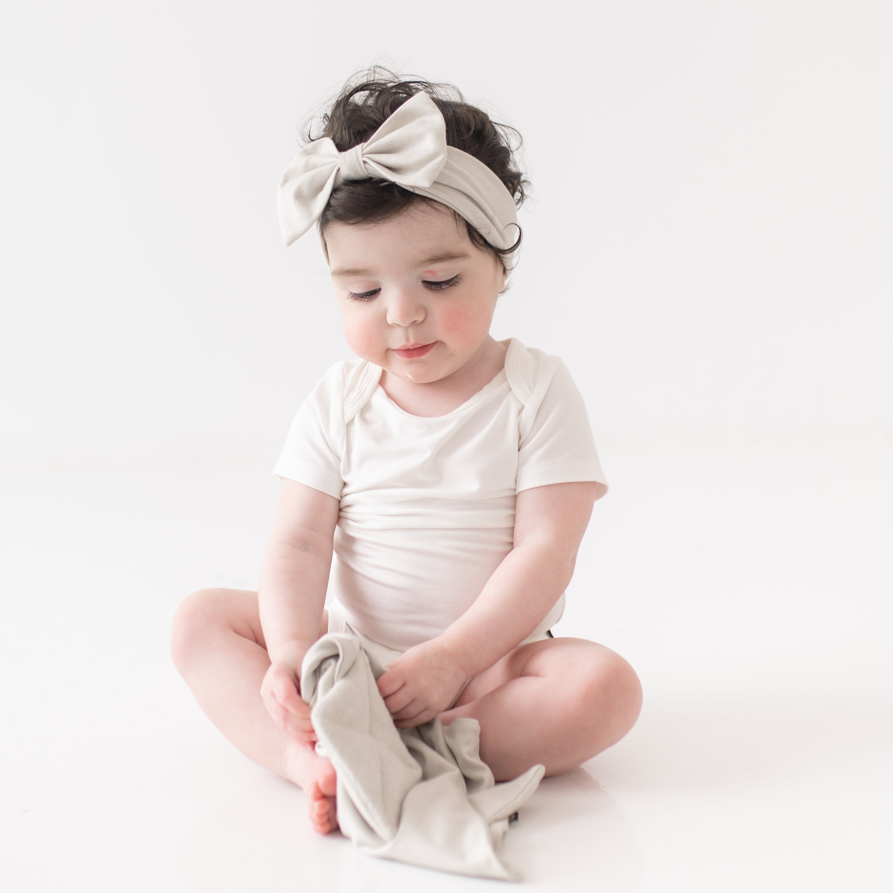 Bow Headband in Oat