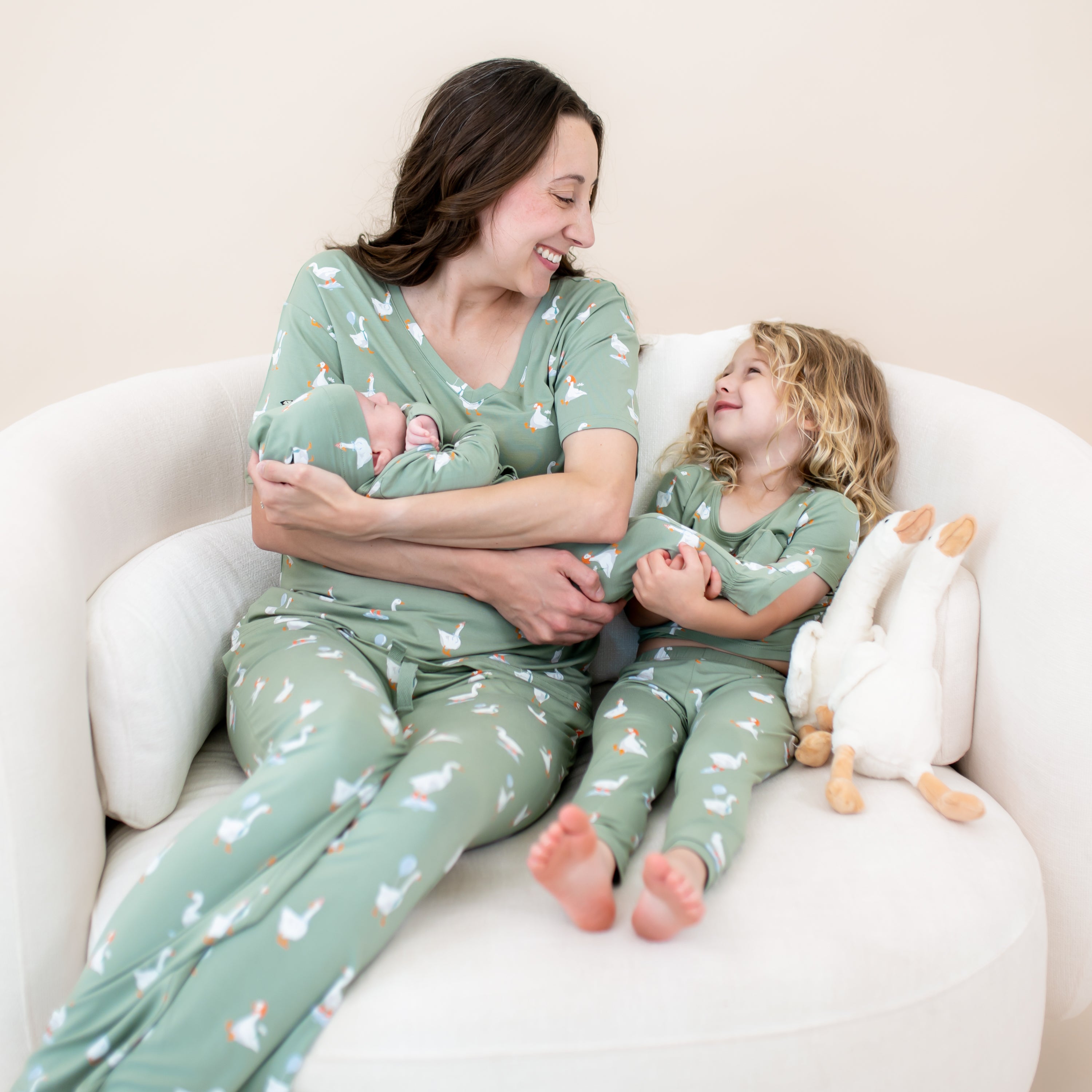 Short Sleeve with Pants Pajamas in Silly Goose - Image 4