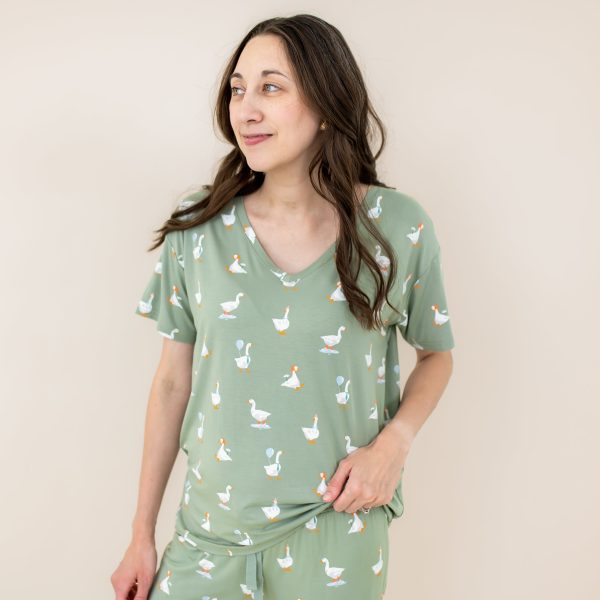 Women's Relaxed Fit V-Neck in Silly Goose